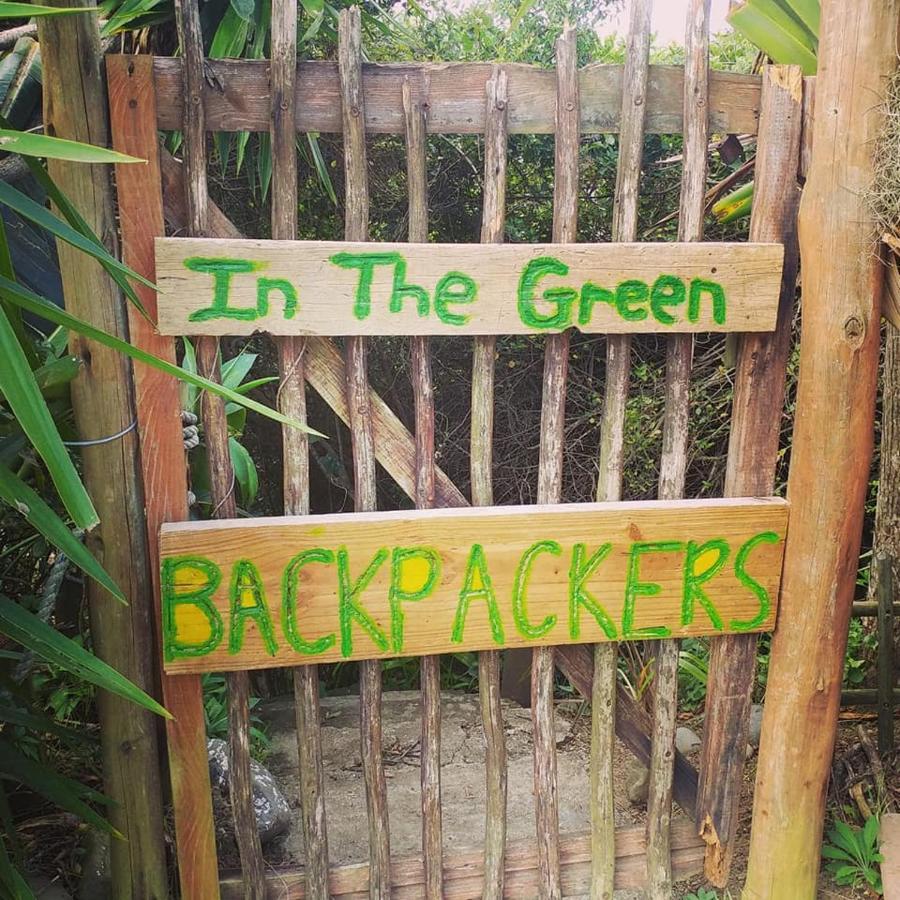 In The Green Backpackers Морґанс-Бей Екстер'єр фото